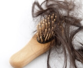 هل عاداتك تسبب تساقط شعرك؟
