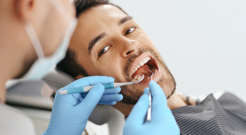 هل أنت عرضة للإصابة بتسوس الأسنان؟