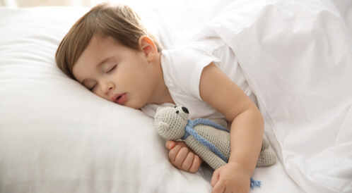 هل ينام طفلك بشكل كافٍ؟