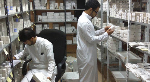 ضبط منزلاً لتخيزن الأدوات الطبية في جدة