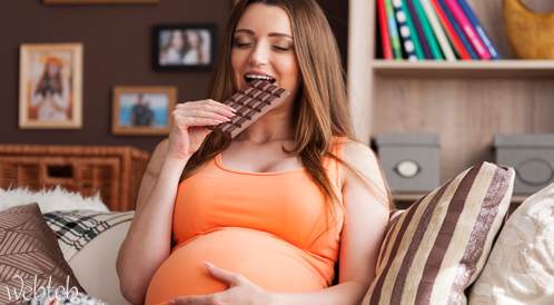 تناول الشوكولاتة أثناء الحمل قد يساعد في تطور نمو الجنين