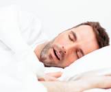 التنفس عن طريق الفم خلال النوم يعرض الأسنان للتسوس