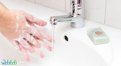 ما هي الطريقة الأكثر فعالية لغسل اليدين وقتل البكتيريا؟