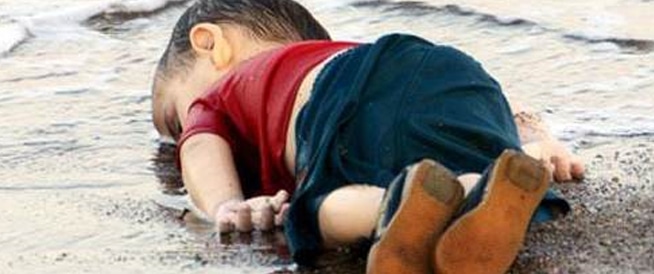 "اليان كردي يمثل جزءاً مما يتعرض له الاطفال المهاجرين" "اليان كردي يمثل جزءاً مما يتعرض له الاطفال المهاجرين"