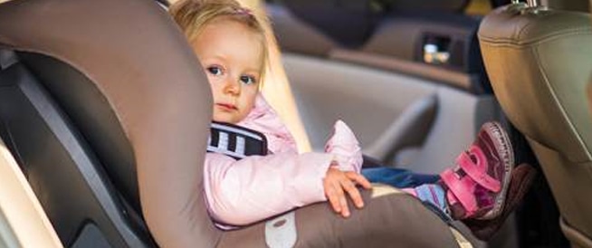 هل تشكل المقاعد المخصصة للأطفال في السيارات خطرا على صحتهم؟