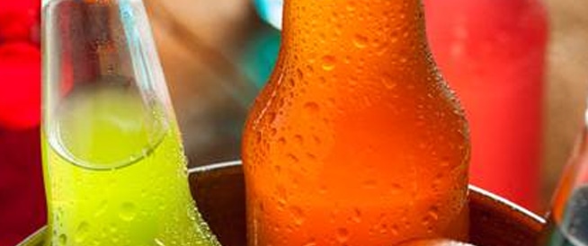مطالبة الحكومات بفرض ضرائب على المشروبات السكرية مطالبة الحكومات بفرض ضرائب على المشروبات السكرية