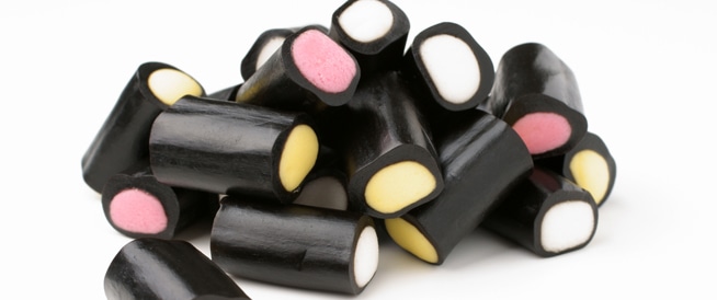تحذيرات جديدة بشأن تناول حلوى عرق السوس الأسود ويب طب