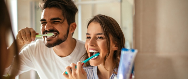 تنظيف الأسنان قد يحميك من سرطان الحنجرة تنظيف الأسنان قد يحميك من سرطان الحنجرة
