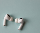 دراسة: ارتداء سماعات الأذن طوال اليوم قد يمنع أذنك من التنفس