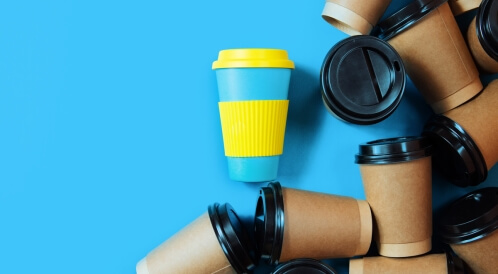 أكواب القهوة البلاستيكية قد تجعل قهوتك ضارة: دراسة تكشف 