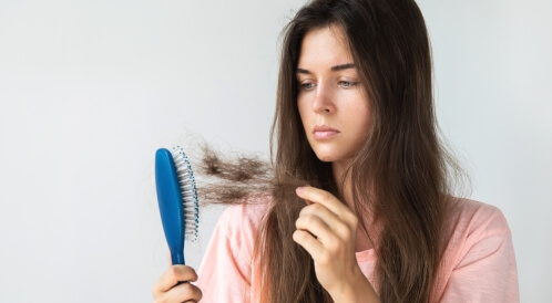 صح أم خطأ: عادات تحد من تساقط شعرك