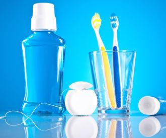 بالصور: أدوات تنظيف الفم والأسنان