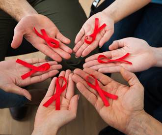 بالصور: 7 خرافات شائعة حول مرض الإيدز