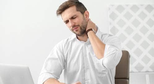 بالصور: 7 أمور تُؤذي رقبتك فاحذر منها