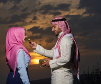 بالصور: 5 نصائح مهمة للمتزوجين في رمضان