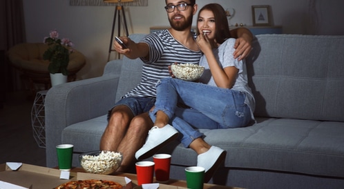 بالصور: أفضل وأسوأ الوجبات الخفيفة ليلًا