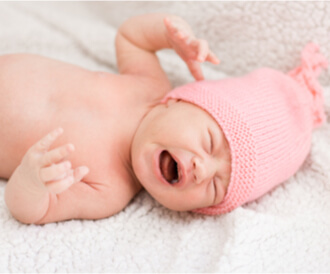 بالصور: أسباب بكاء الطفل حديث الولادة