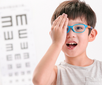 أمراض العيون عند الأطفال بالصور