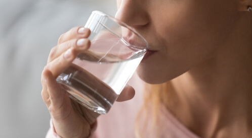طرق زيادة شرب الماء بالصور