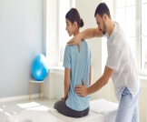 تمارين اعوجاج العمود الفقري بالصور