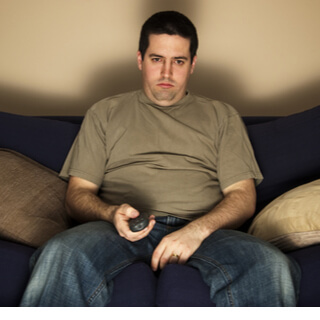 1. الجلوس لساعات طويلة 