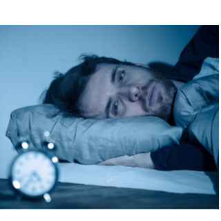 4. عدم الحصول على ساعات كافية من النوم 