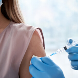 7. حافظ على تلقِ اللقاحات الموصوفة 