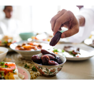 1. التمر (Dates)