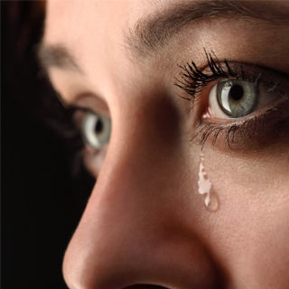 تضرر أحد مكونات الدموع  تضرر أحد مكونات الدموع