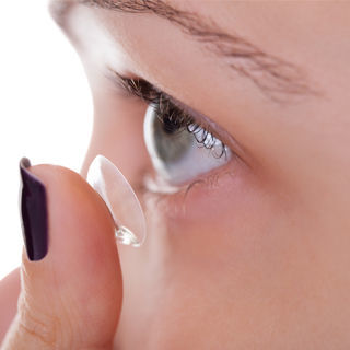 الاستخدام الخاطىء للعدسات اللاصقة  الاستخدام الخاطىء للعدسات اللاصقة