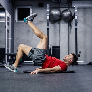 1. تمرين رفع الكعب (Heel taps)