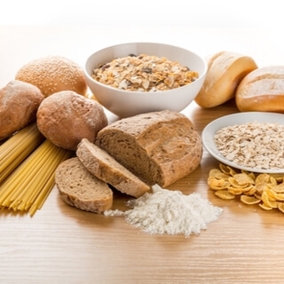 5. الخبز والحبوب الغنيين بالحديد