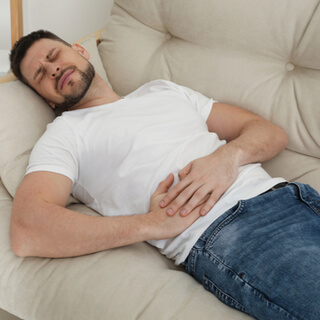 1. أعراض التهاب الزائدة الدودية الأكثر شيوعًا