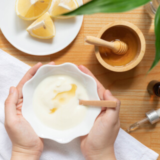 ماسك العسل واللبن والليمون