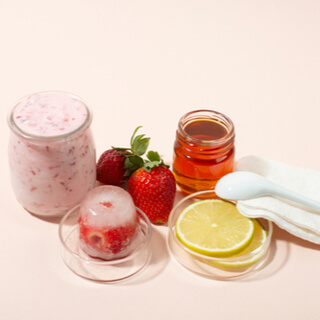 ماسك اللبن والعسل والفراولة