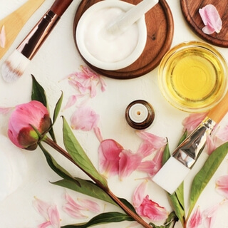 ماسك الورد والزبادي والعسل