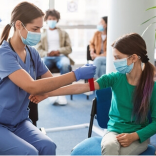 2. ربط العصبة على يد المريض