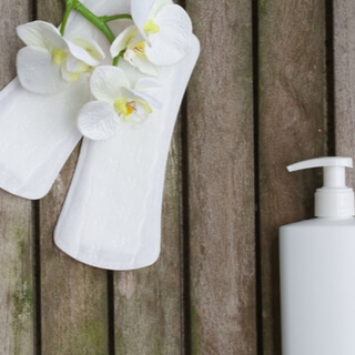 1. تغير إفرازات عنق الرحم