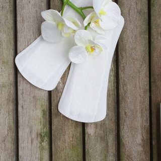 1. تغير إفرازات عنق الرحم