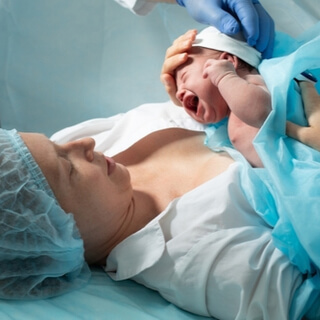 ما هو أفضل وقت لشد البطن بعد الولادة القيصرية؟ 