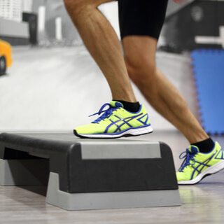 3. تمرين القفز على درج