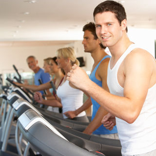 4. العدسات اللاصقة لا تتناسب مع النشاطات الرياضية 4. العدسات اللاصقة لا تتناسب مع النشاطات الرياضية