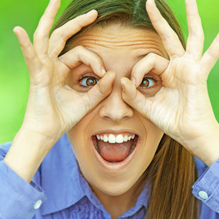 6. لا يُمكن للمراهقين استخدام العدسات اللاصقة 6. لا يُمكن للمراهقين استخدام العدسات اللاصقة