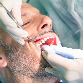 8. المراجعة الدورية لدى طبيب الأسنان 8. المراجعة الدورية لدى طبيب الأسنان