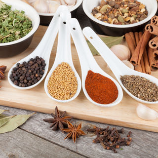 3. تقليل التوابل والبهارات