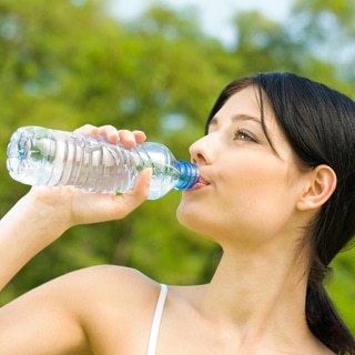 2. شرب الماء