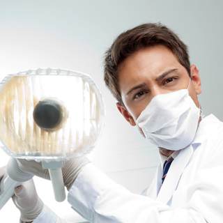 8. اللجوء إلى طبيب الأسنان