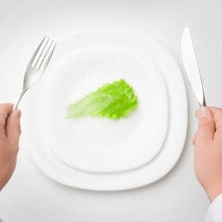 2. تناول الطعام