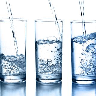 1. شرب كمية السوائل اللازمة 1. شرب كمية السوائل اللازمة