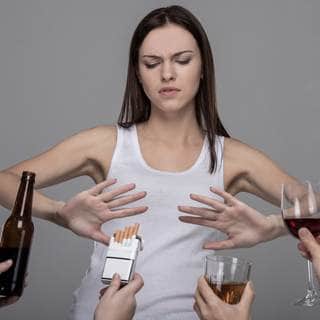 7. تجنب التدخين والكحول